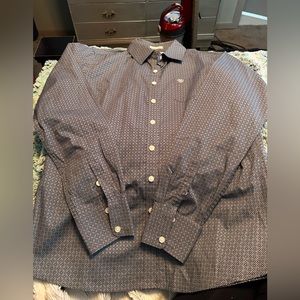 Women’s large, fitted Ariat button up